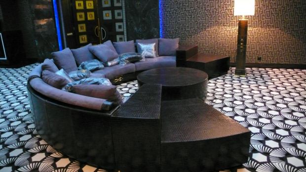 Полукруглый диван