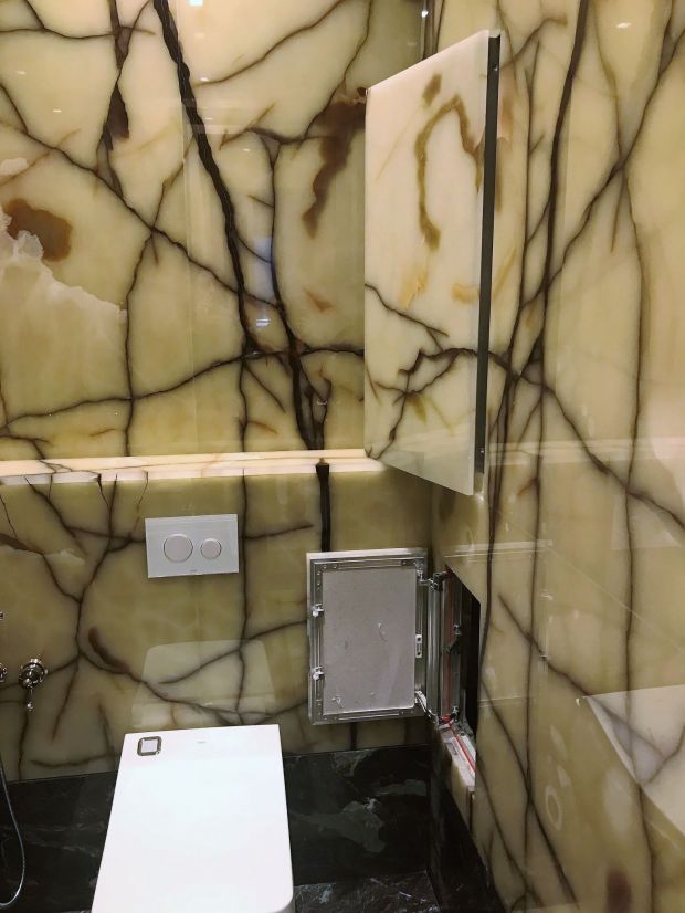 Каменные стены в санузле