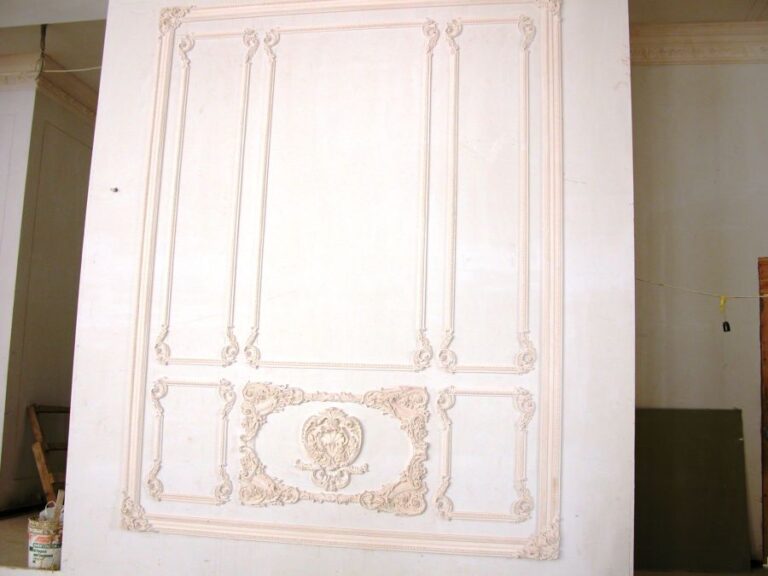 Ремонт особняка с украшением стен лепными узорами