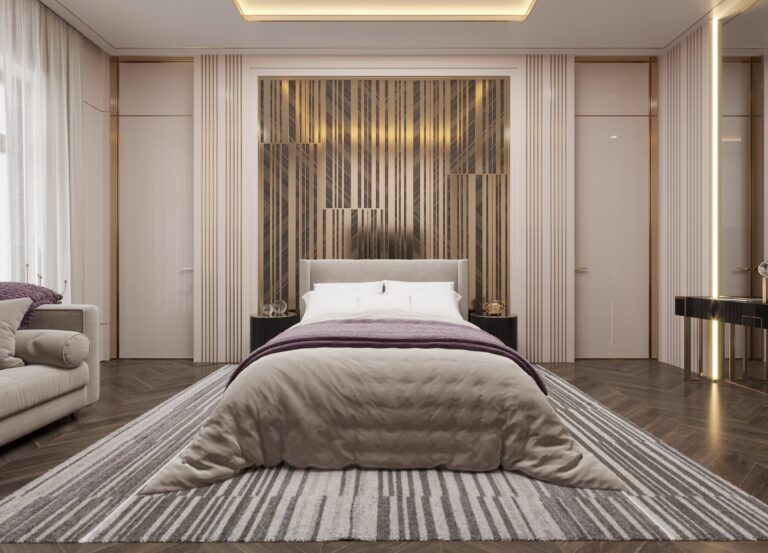 Золотой декор стены в изголовье кровати в интерьере спальни