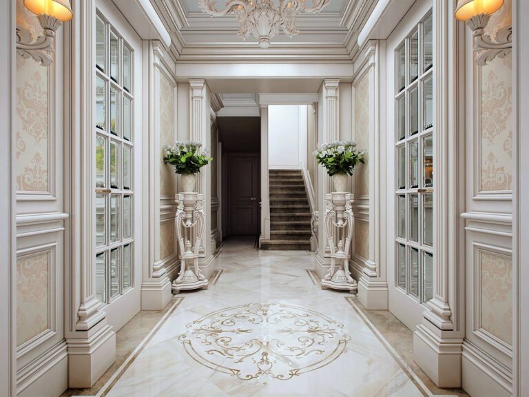 Интерьер светлого коридора с фигурными резными подставками для цветов