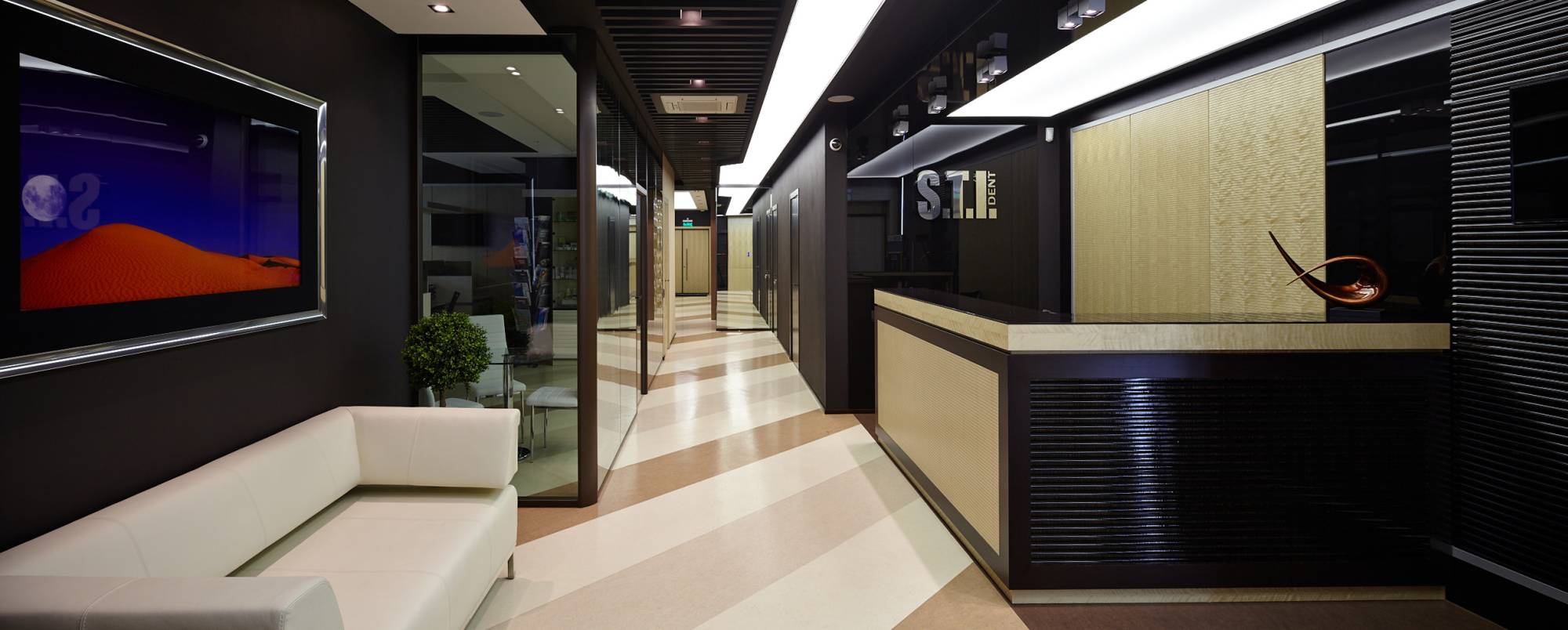 Контрастные цвета  в интерьере офиса