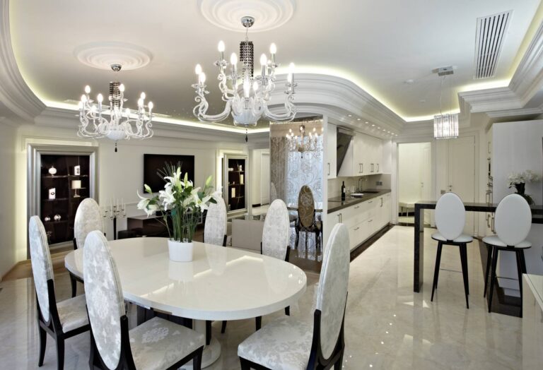 Столовая  после ремонта и декора – вид на гостиную с кухней