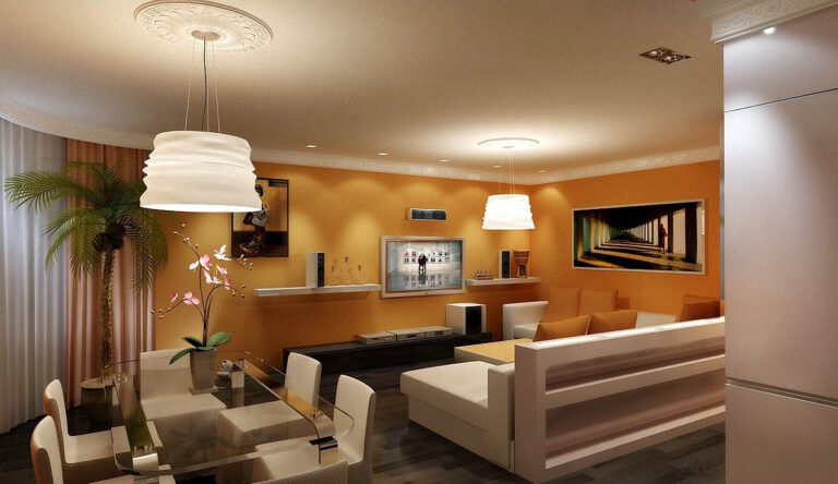 Элементы классики в светло-оранжевом интерьере гостиной