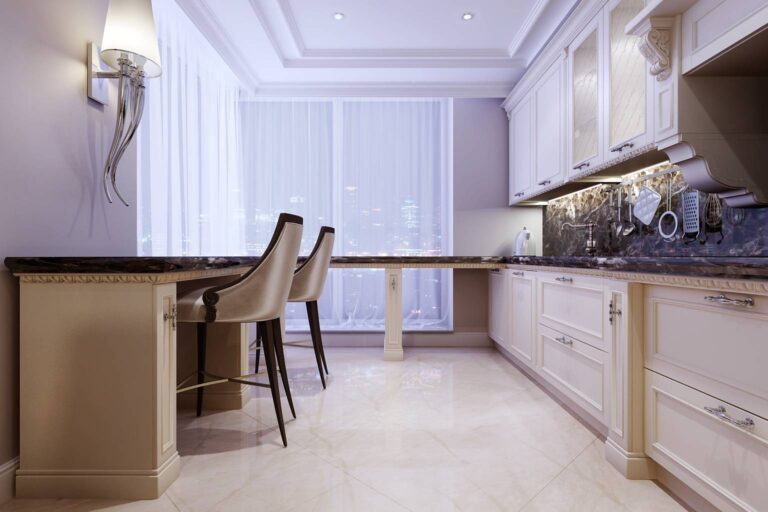 Фото белого интерьера кухни с темными стеной и столешницей