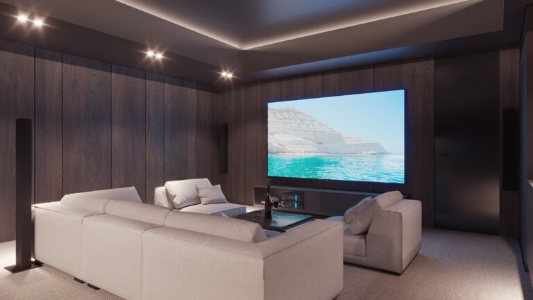 Интерьер кинозала в доме с отделкой деревом