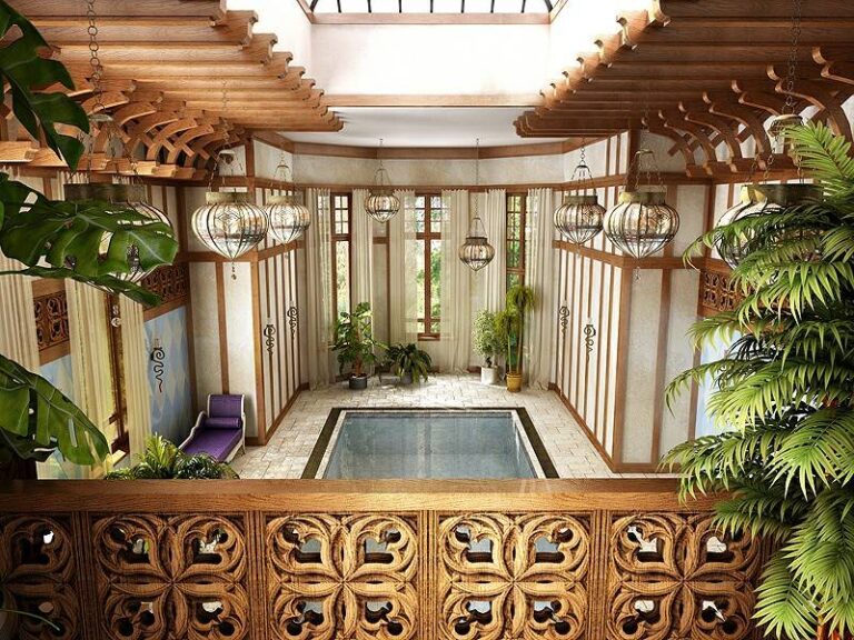 Роскошный интерьер бассейна в коттедже с резными вставками