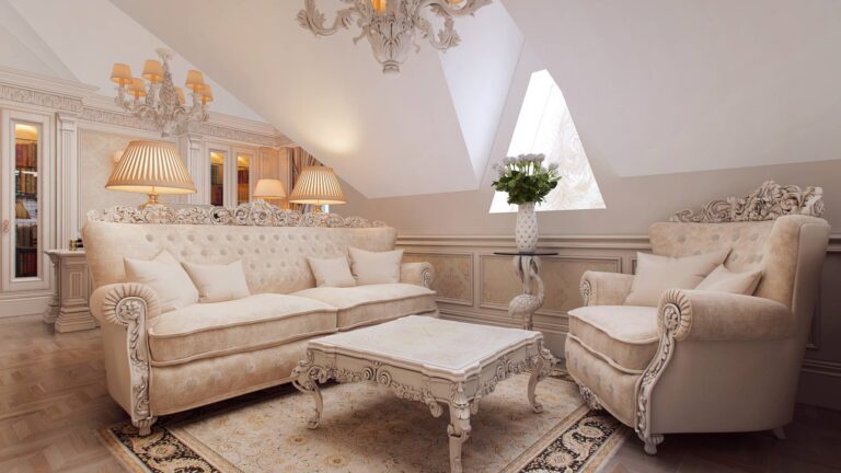 Мягкая мебель в пастельных тонах в интерьере кабинета в мансарде