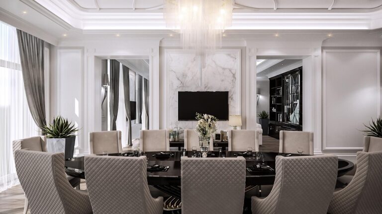 Стеганые бежевые стулья в интерьере столовой