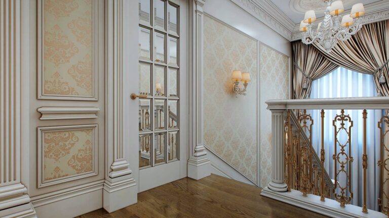 Оформление лестничного пролета ажурно фигурной люстрой и двойным бра с бежевыми плафонами