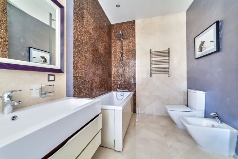 Мрамор цвета слоновой кости в отделке ванной комнаты