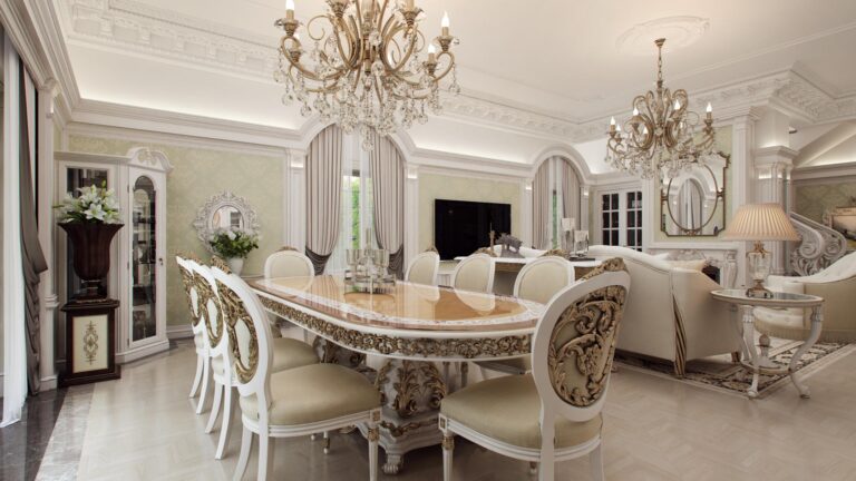 Интерьер столовой в доме с классической бежевой мебелью