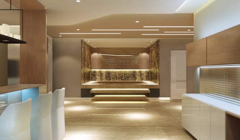 Отделка бассейна в сауне SPA массивом древесины орехового оттенка