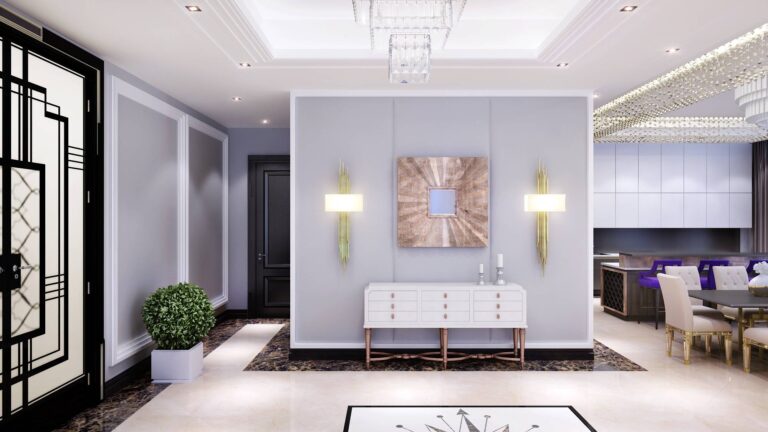 Большая люстра из хрусталя в дизайне прихожей