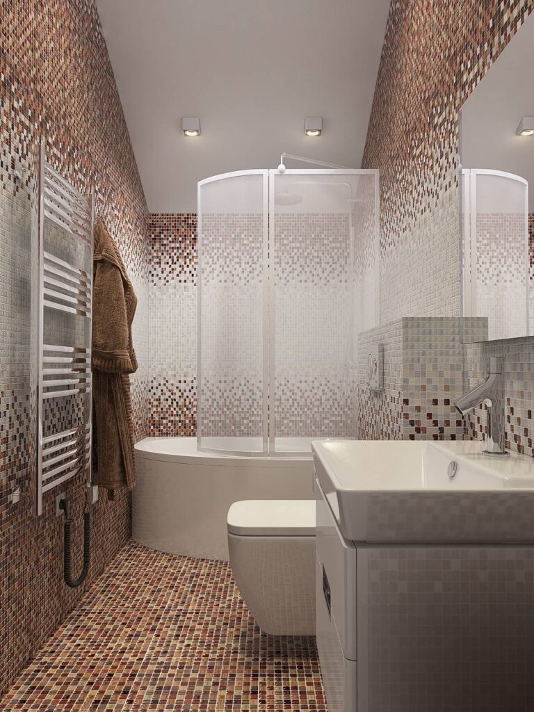 Санузел, оборудованный компактной овальной ванной с душем