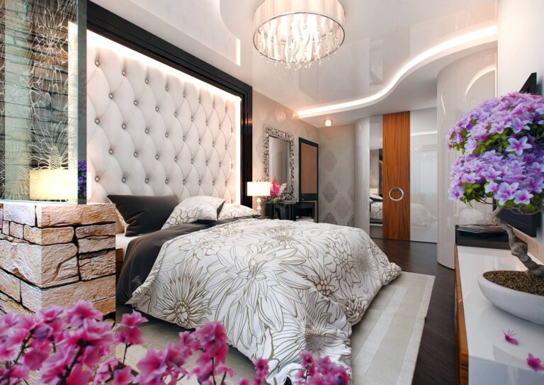 Интерьер спальни, совмещенной с балконом