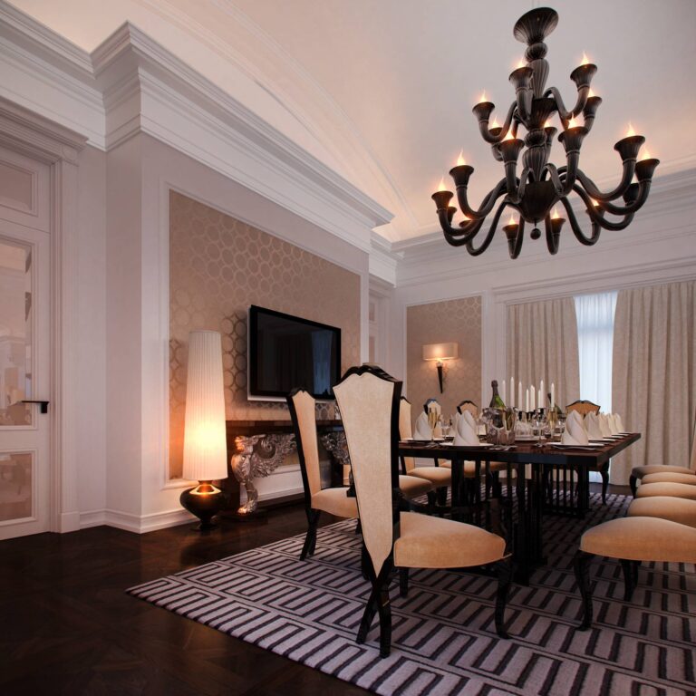 Эффектный интерьер столовой с высокими торшерами