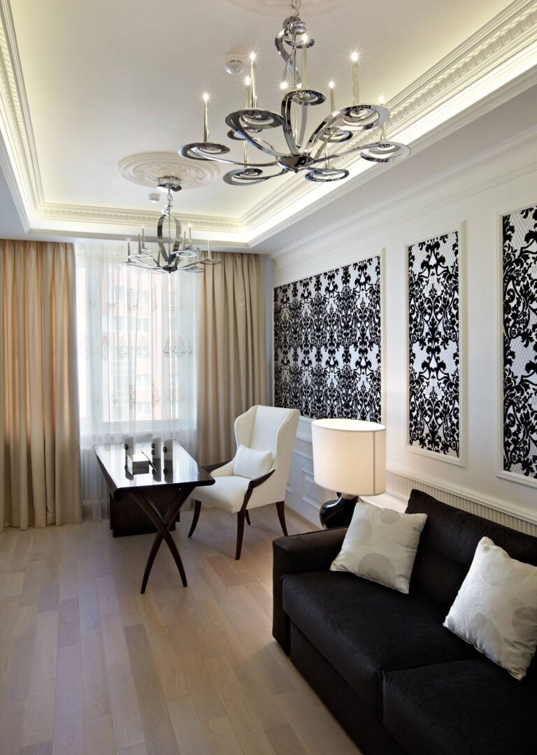 Красивые панели с рисунками в дизайне кабинета квартиры