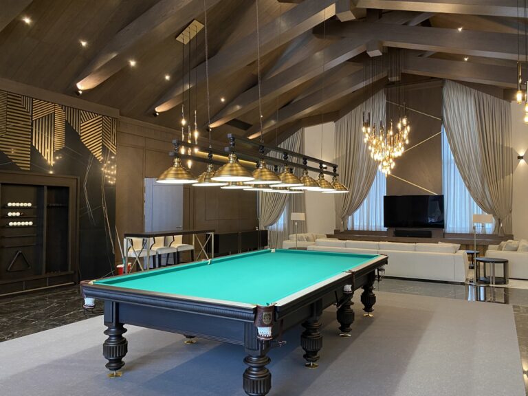 Оформление интерьера бильярдной комнаты