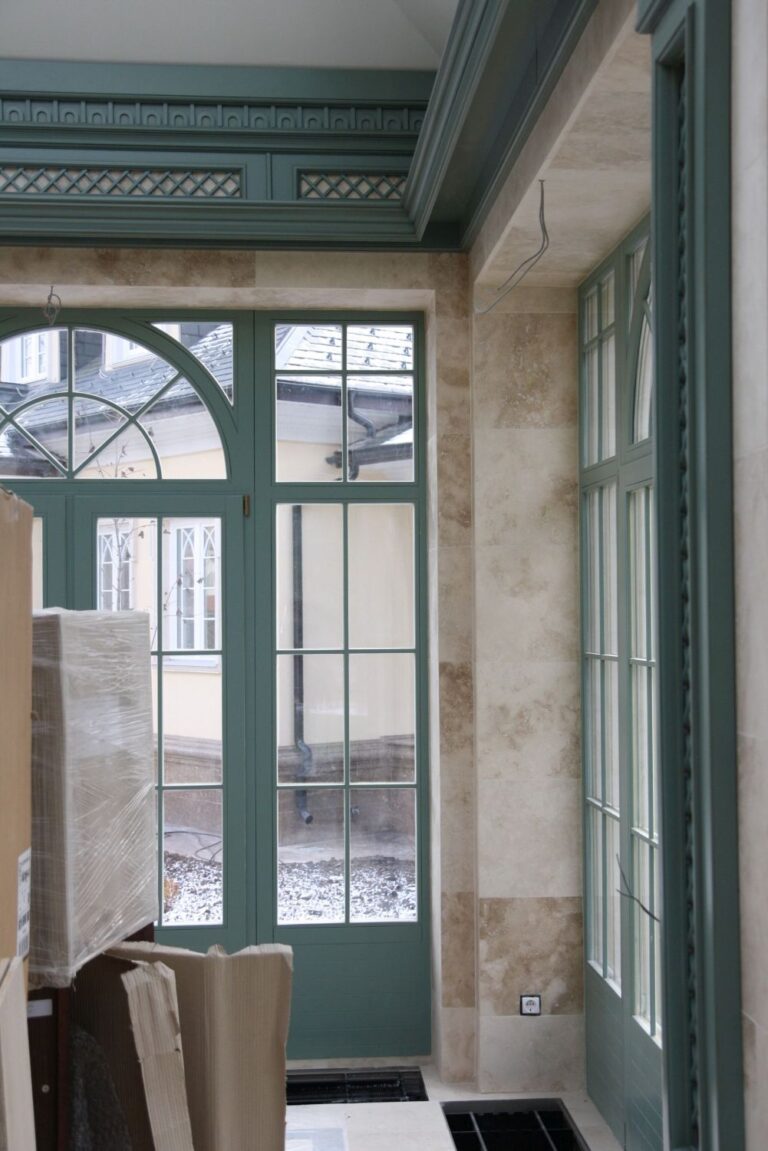 Готовый ремонт дома с отделкой из дерева и камня