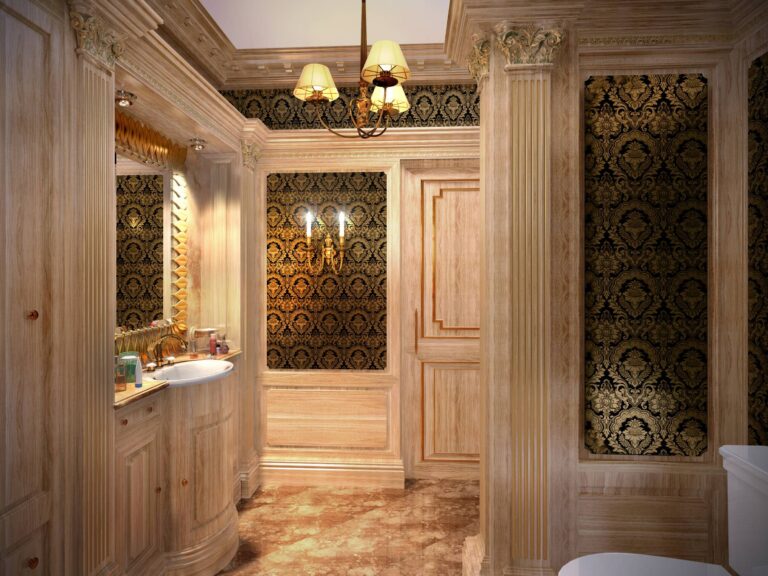 Интерьер санузла с элементами золота в рисунке обоев