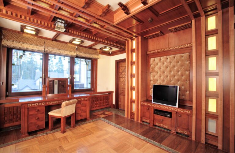 Оформление спальни деревом, текстилем и встроенными светильниками