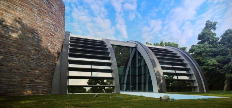 Кирпич, стекло и серая   отделка в левом фасаде особняка