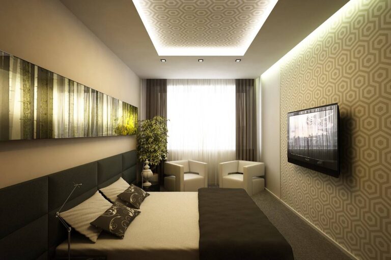 Зона отдыха с дизайнерскими белыми креслами в дизайне спальни