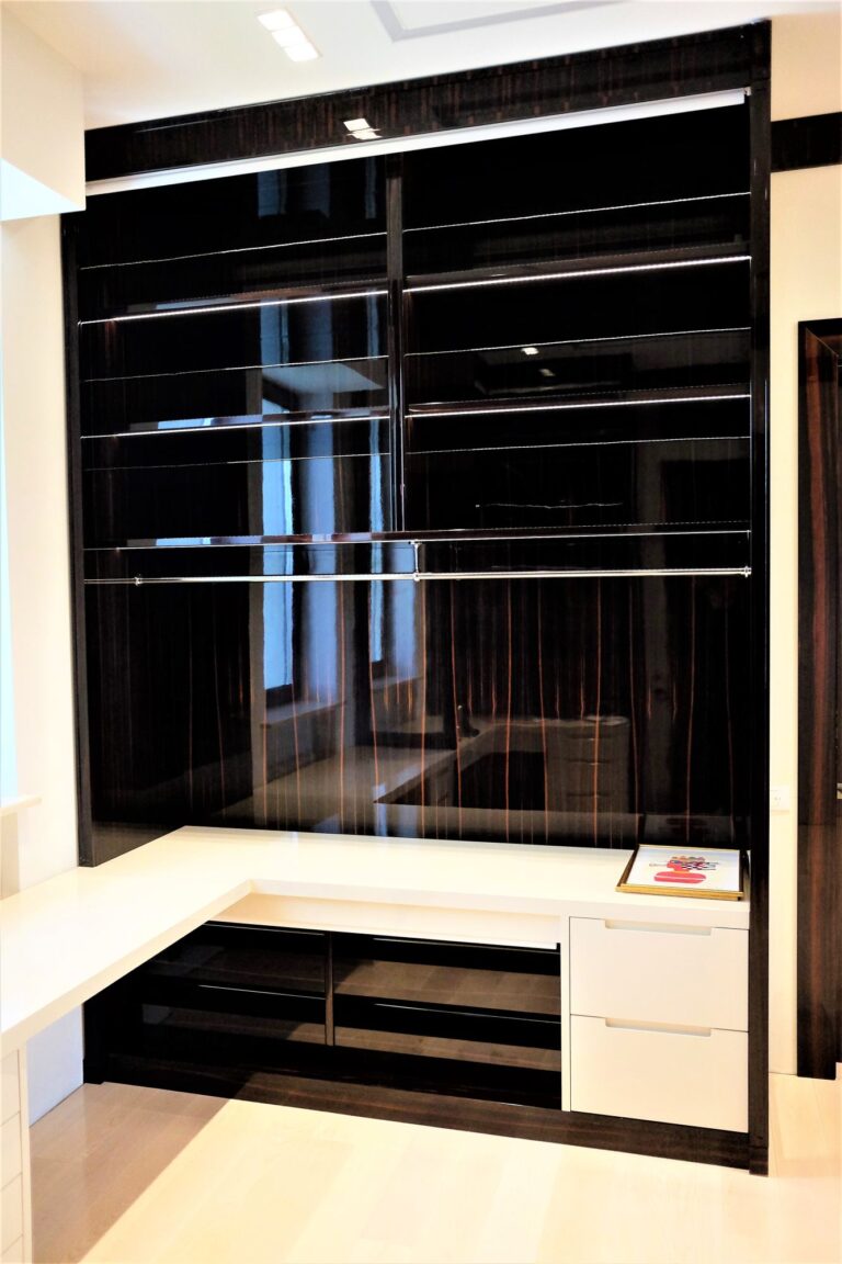 Прихожая со встроенной мебелью