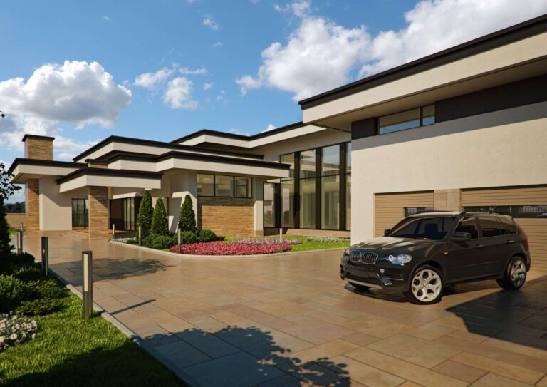 Два гаража в правой фасадной части дома