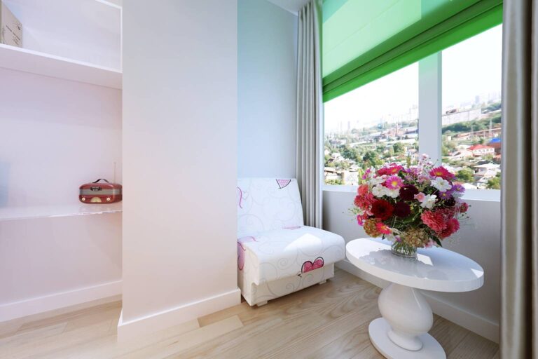 Оформление окна в интерьере детской комнаты