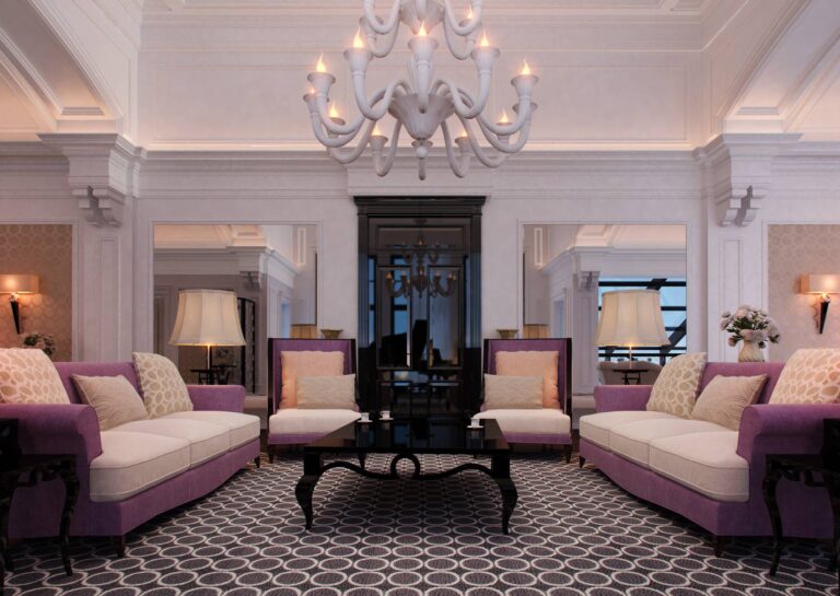 Изысканный интерьер гостиной с лиловой мебелью
