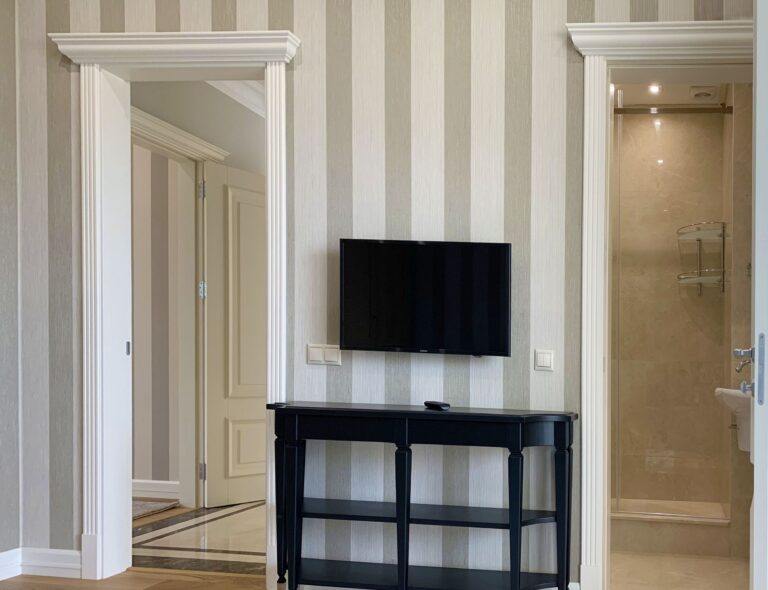 Дизайн спальни с классическим оформлением дверных проемов