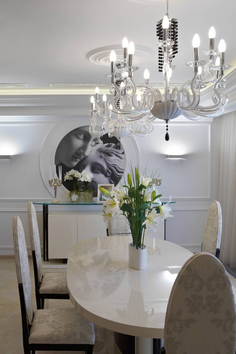Овальный обеденный стол в дизайне белой столовой
