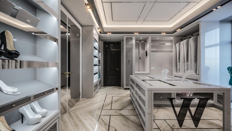 Светло-серый гардероб с бежевым мраморным полом