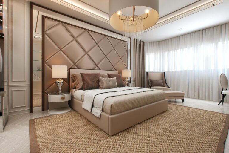 Дизайнерский плетеный ковер в интерьере бежевой спальни