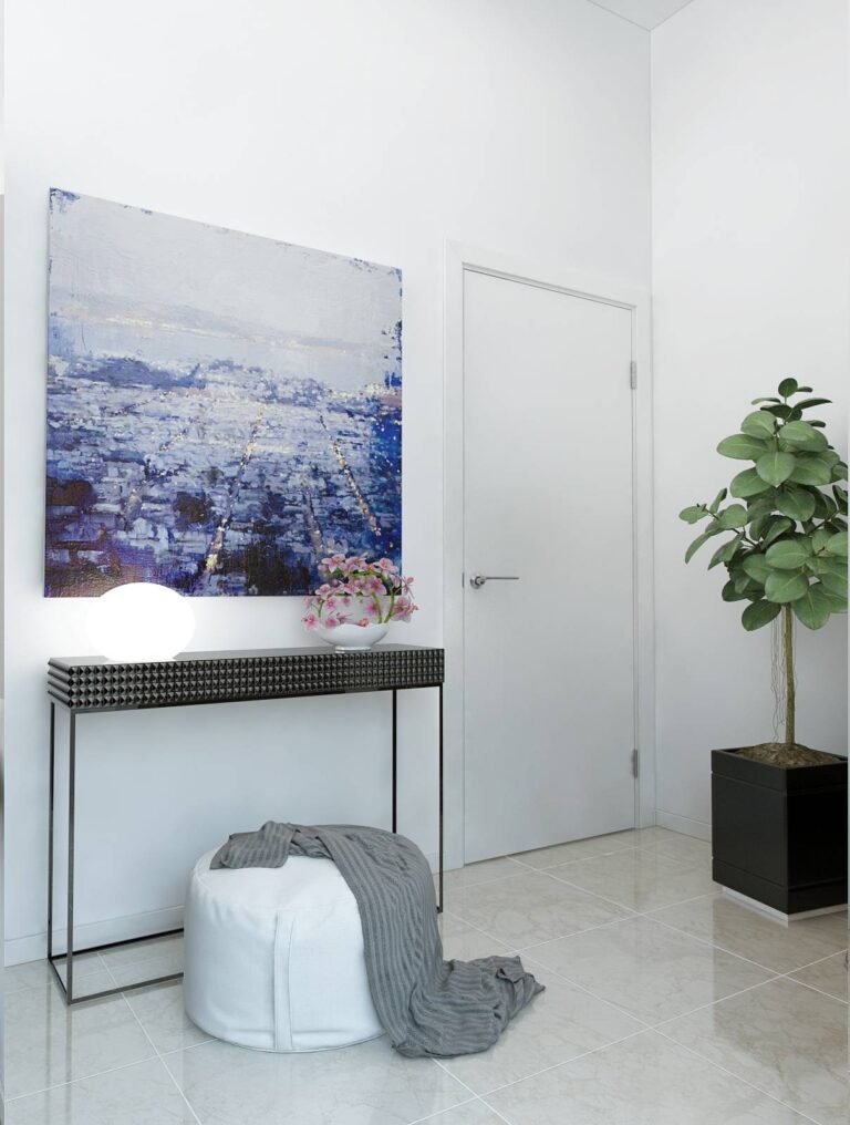 Светлая прихожая с декоративной панелью в голубых и синих тонах