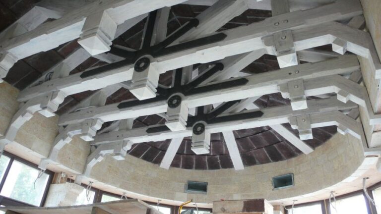 Ремонт дома с оригинальными потолочными балками