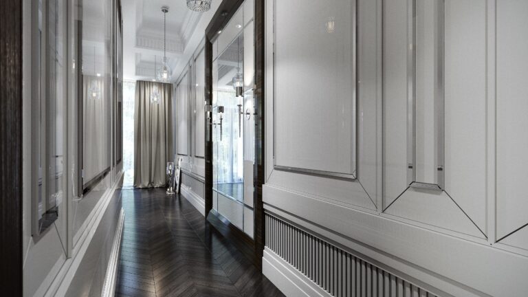 Зеркало с 2 бра в интерьере глянцевого белого коридора