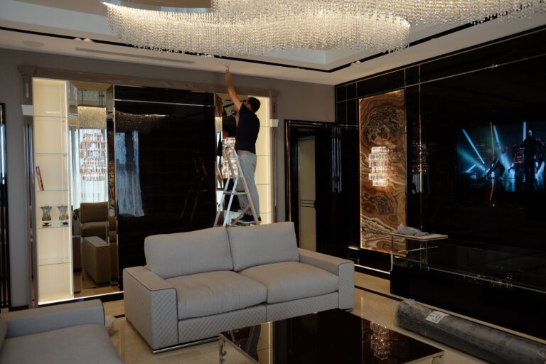 Электромонтажные работы в гостиной