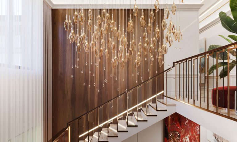 Лестничный пролет с отделкой стен деревом