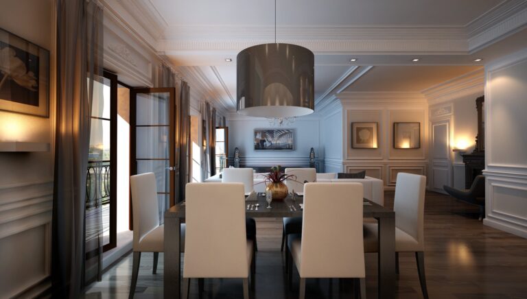 Классические бежевые стулья в оформлении дизайна столовой