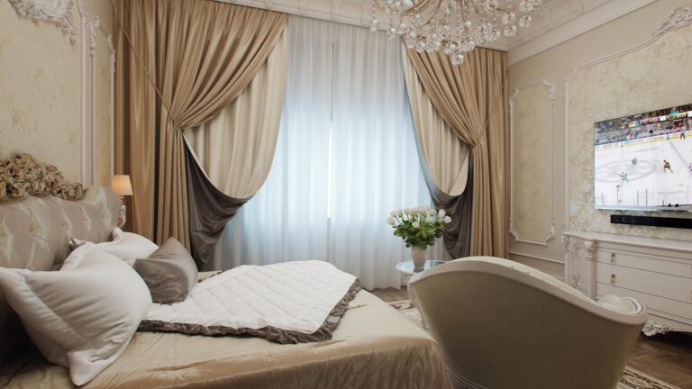 Ночные и дневные шторы в оформлении окна спальной комнаты