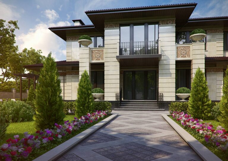 Фасад серого цвета  с колоннами, балконом, фризом и вазонами