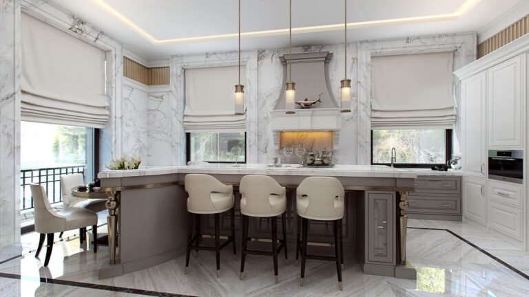 Окна кухни с римскими шторами цвета слоновой кости