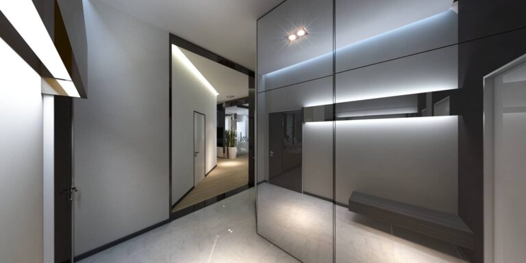 Зеркальные перегородки в интерьере прихожей таунхауса