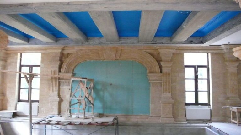 Ремонт дома с классической отделкой стен и потолка