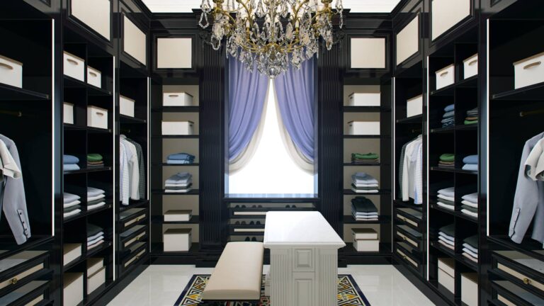Контрастные черные и белые цвета в дизайне мужской гардеробной