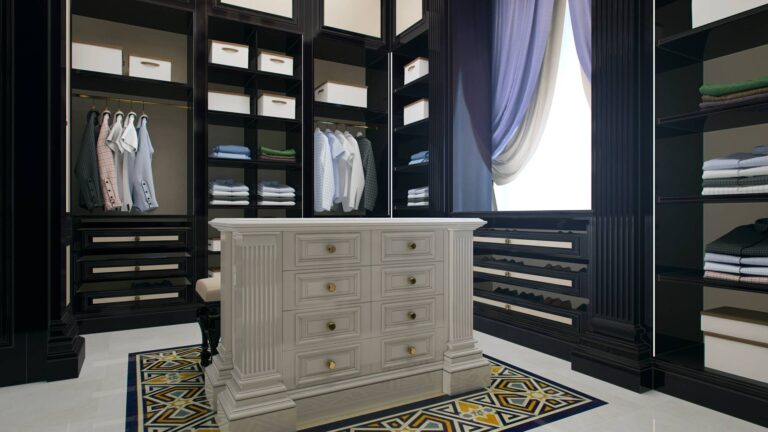 Мужская гардеробная с открытыми шкафами для одежды и полками для обуви