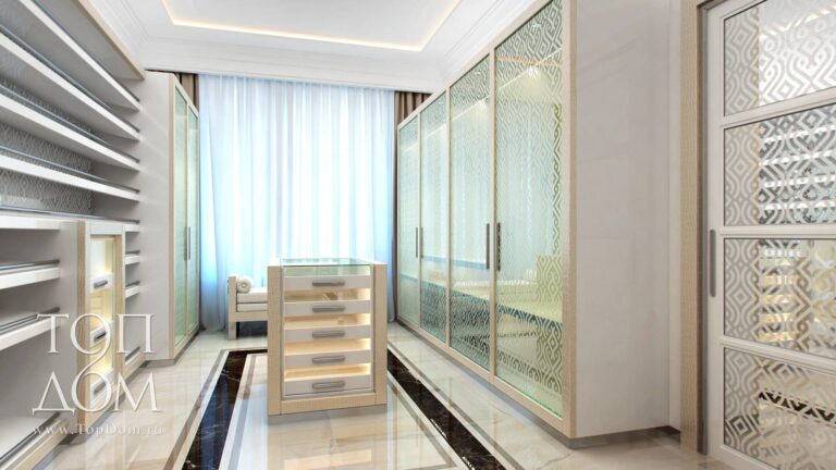 Гардеробная с мраморными полами и красивой белой мебелью